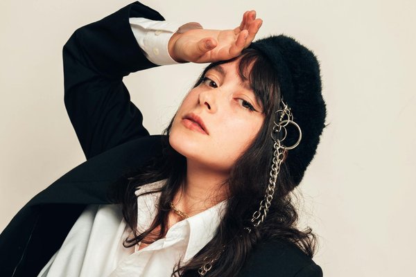 What are the essential steps for making a savory bangers and mash?